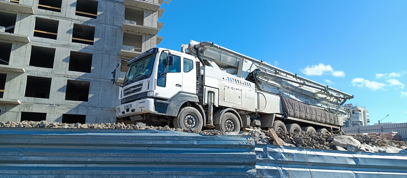 Объявления о продаже автобетононасосов и стационарных бетононасосов в Усть-Омчуге