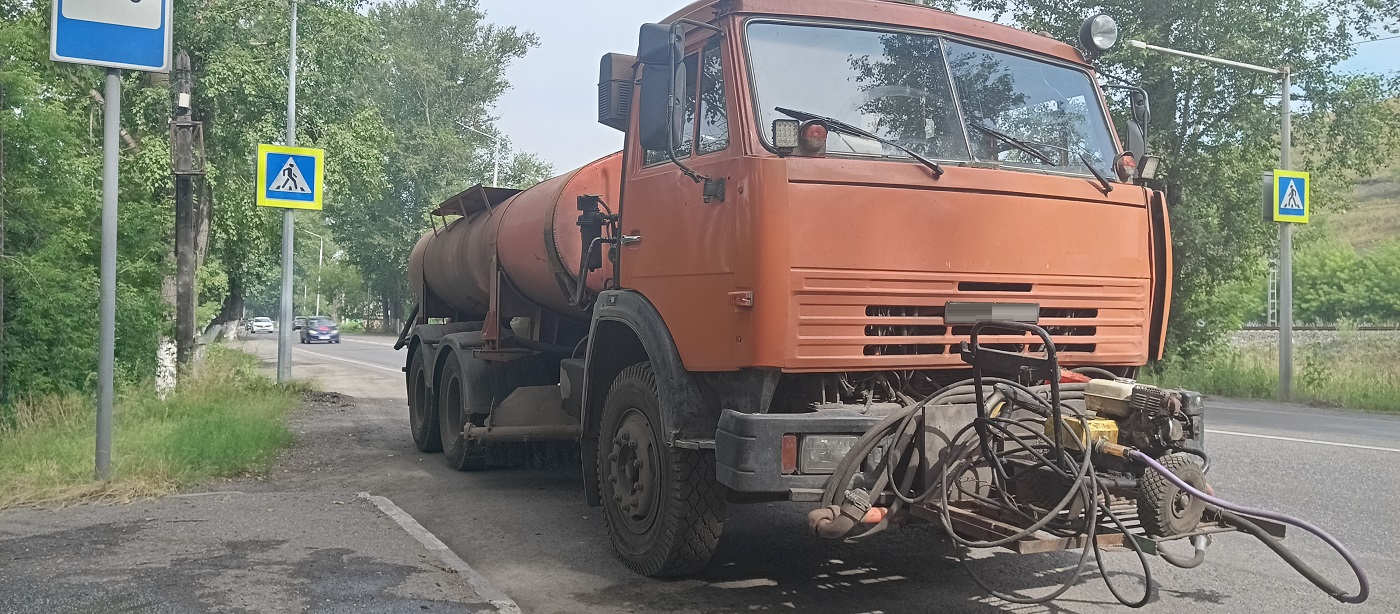 Продажа поливомоечных машин для уборки дорог и поливки зеленых насаждений в Магаданской области