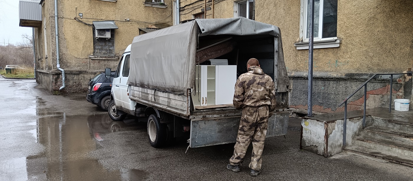 Квартирные перевозки. Погрузка мебели в Газель в Магаданской области