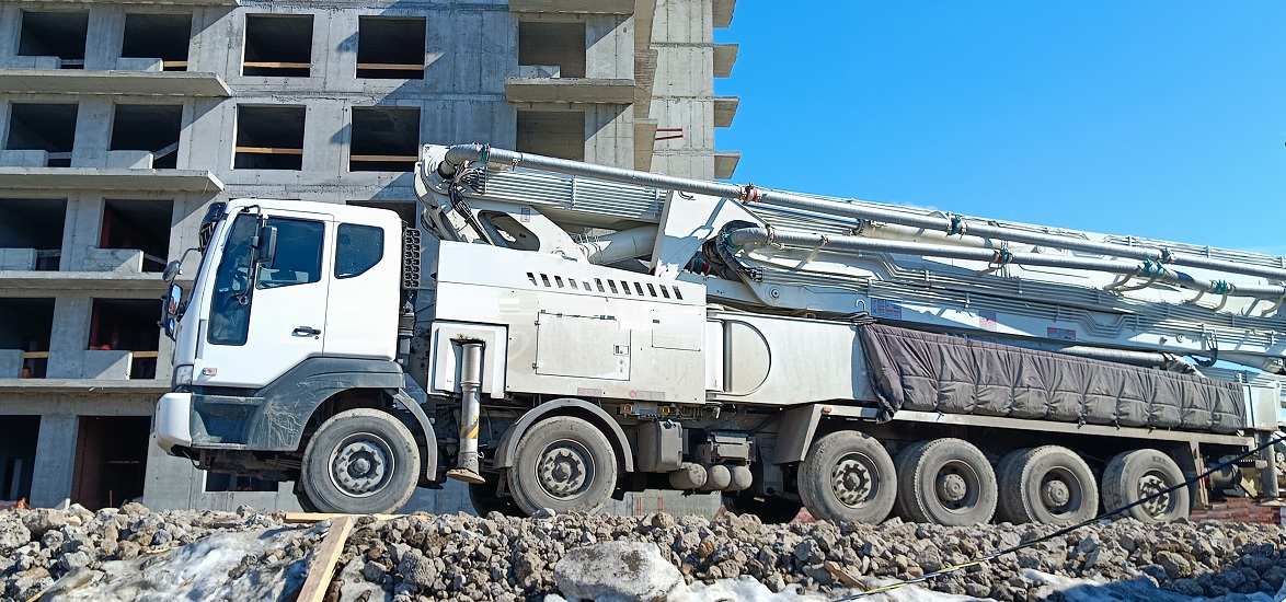 Услуги и заказ бетононасосов для заливки бетона в Палатке